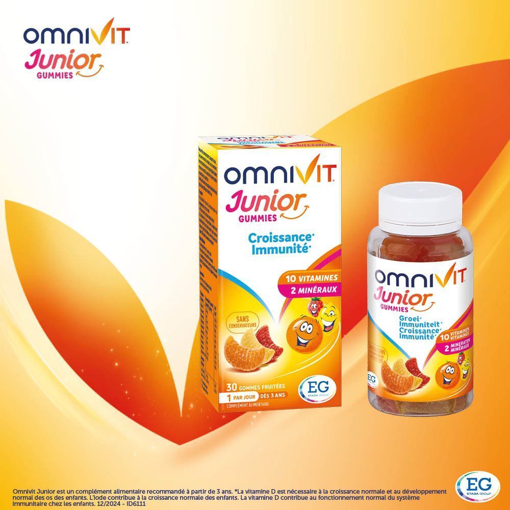 Un flacon Omnivit Junior Gummies avec gommes. Inscription: Omnivit Junior Gummies, 10 vitamines, 2 minéraux. Fond orange.