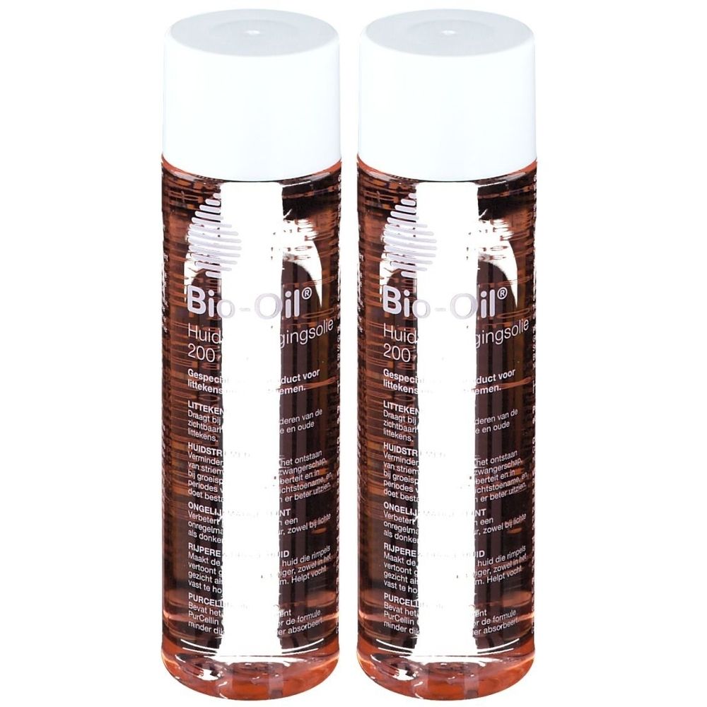 Deux flacons de liquide brun clair avec bouchons blancs. Marque Bio-Oil. Texte en néerlandais.