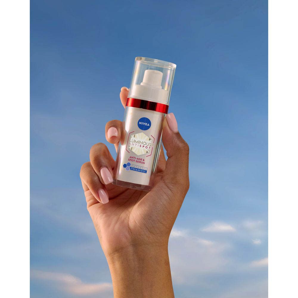 Flacon de sérum Nivea Luminous 630 Anti-Taches avec étiquette française.
