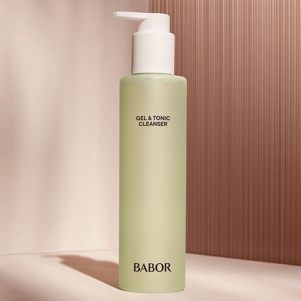 BABOR Gel & Tonic Cleanser. Flacon vert avec pompe blanche. Nom du produit et logo visibles.