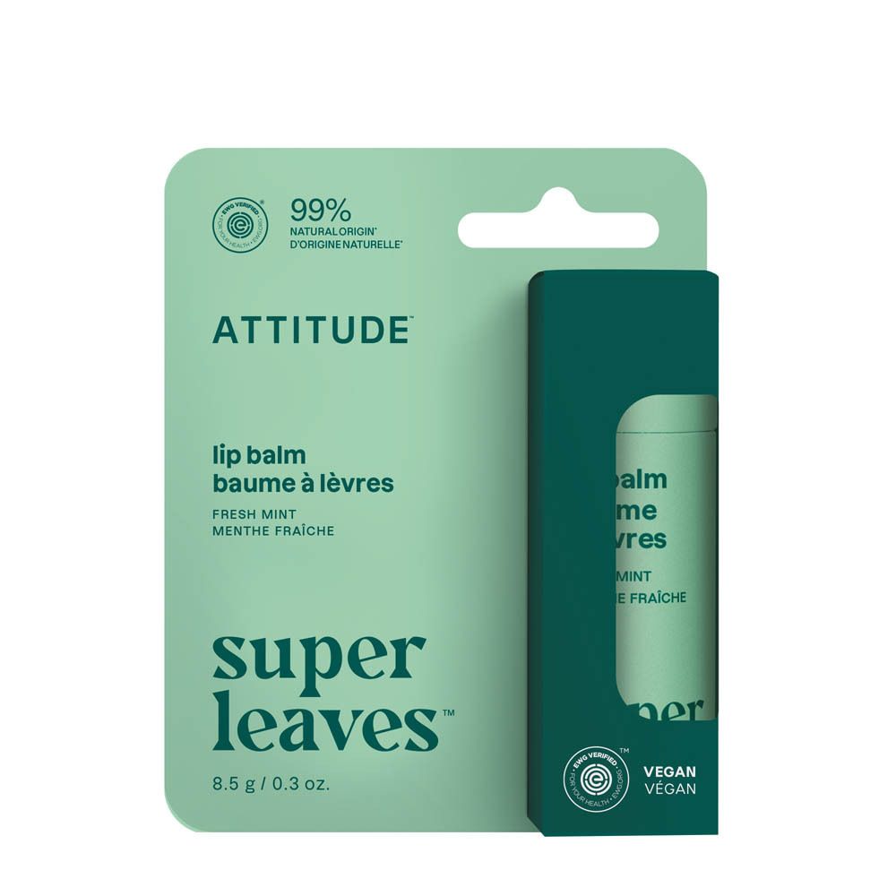 Baume à lèvres Attitude Menthe Fraîche dans son emballage à motifs de feuilles.