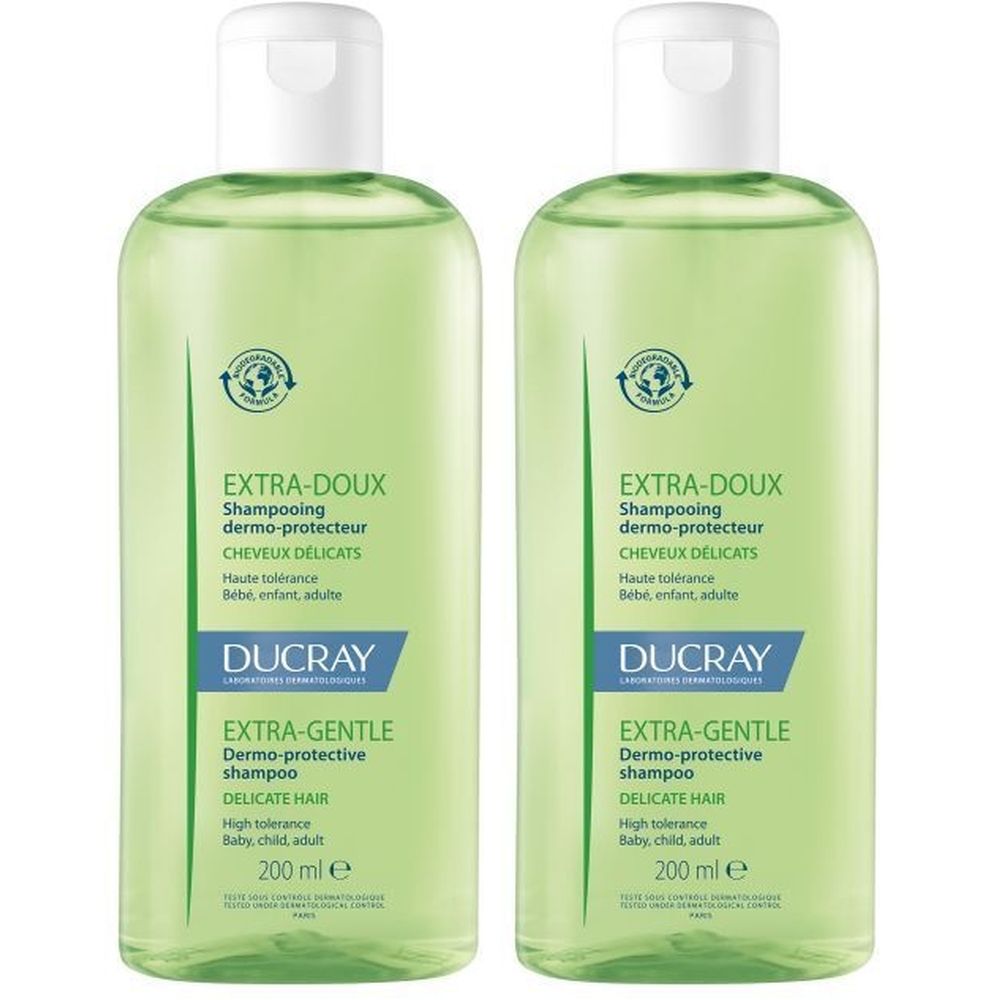 Deux flacons verts de shampooing avec bouchon blanc. Inscription: Extra-Doux, Dermo-Protecteur, Ducray. Pour cheveux délicats.