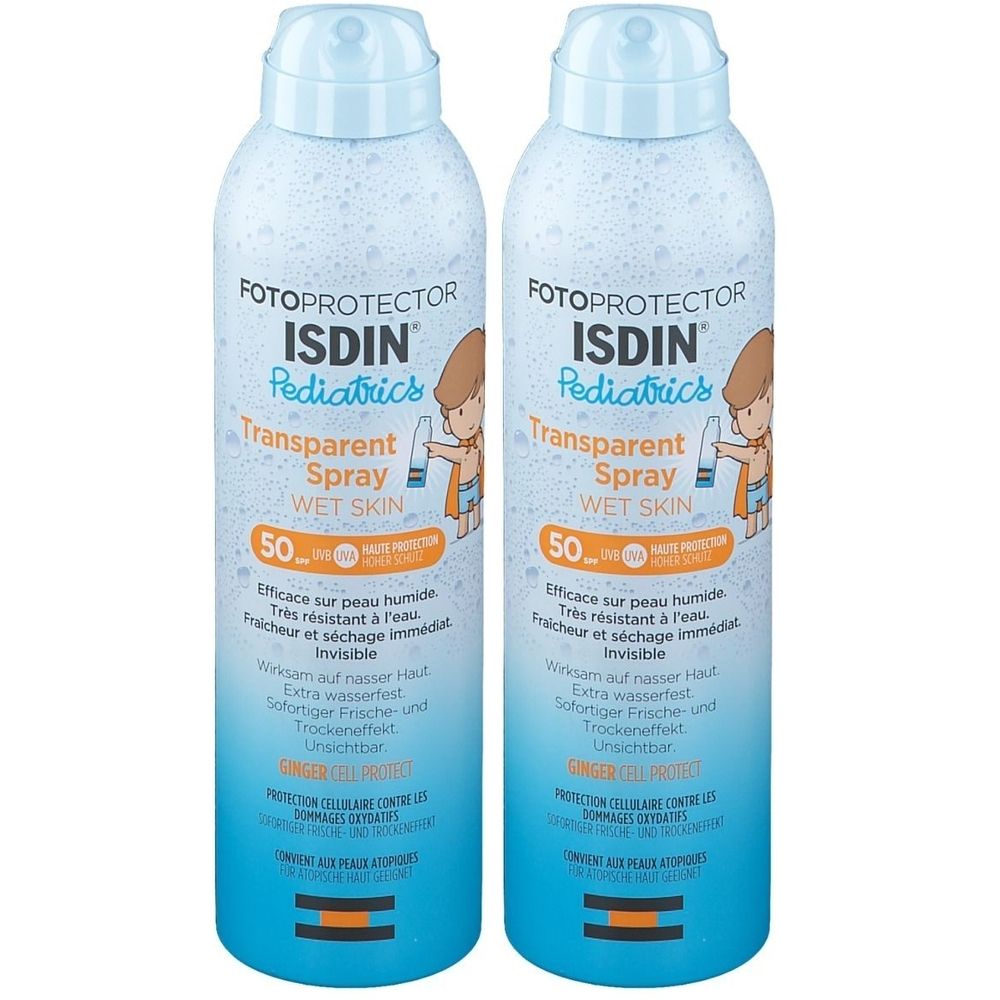 Zwei Sprays ISDIN Fotoprotector Pediatrics. Blaue Flaschen mit weißer Schrift. SPF50+. Kinderzeichnung.
