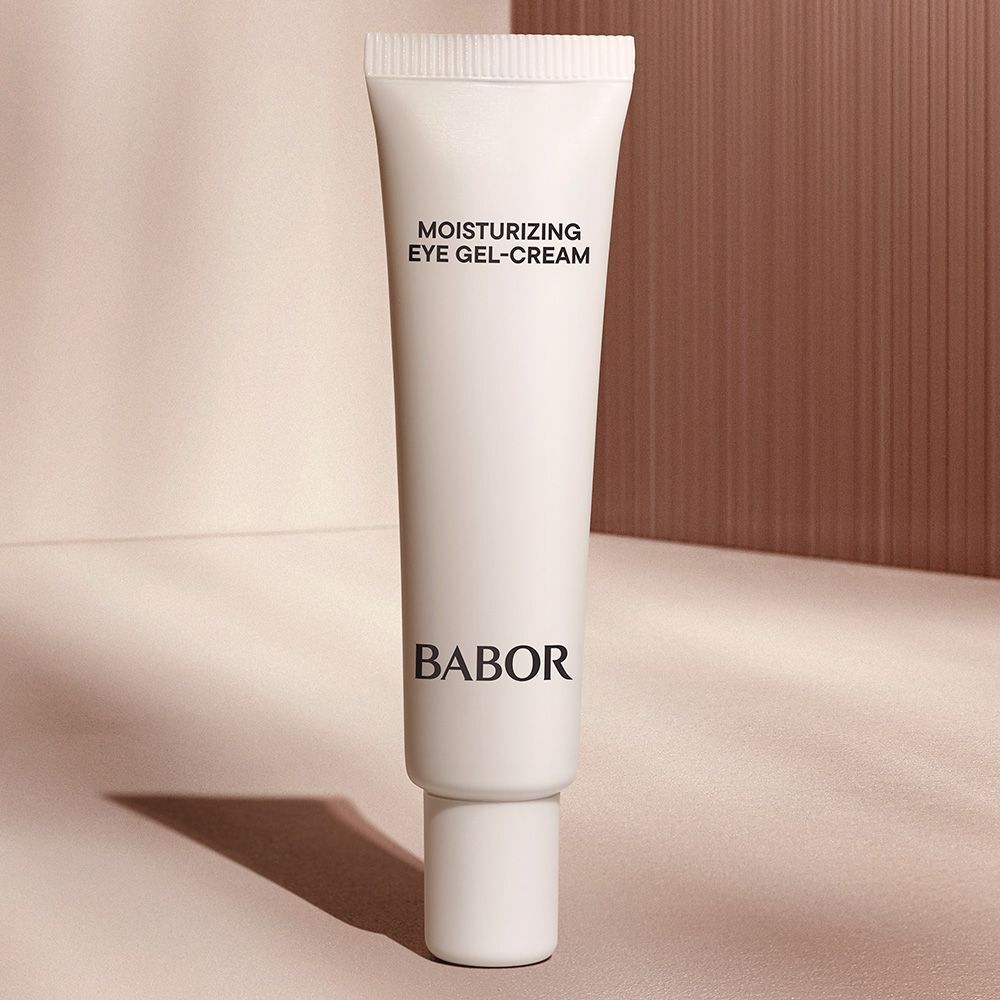 Tube blanc avec logo BABOR noir et texte: Moisturizing Eye Gel-Cream. Produit pour le contour des yeux.