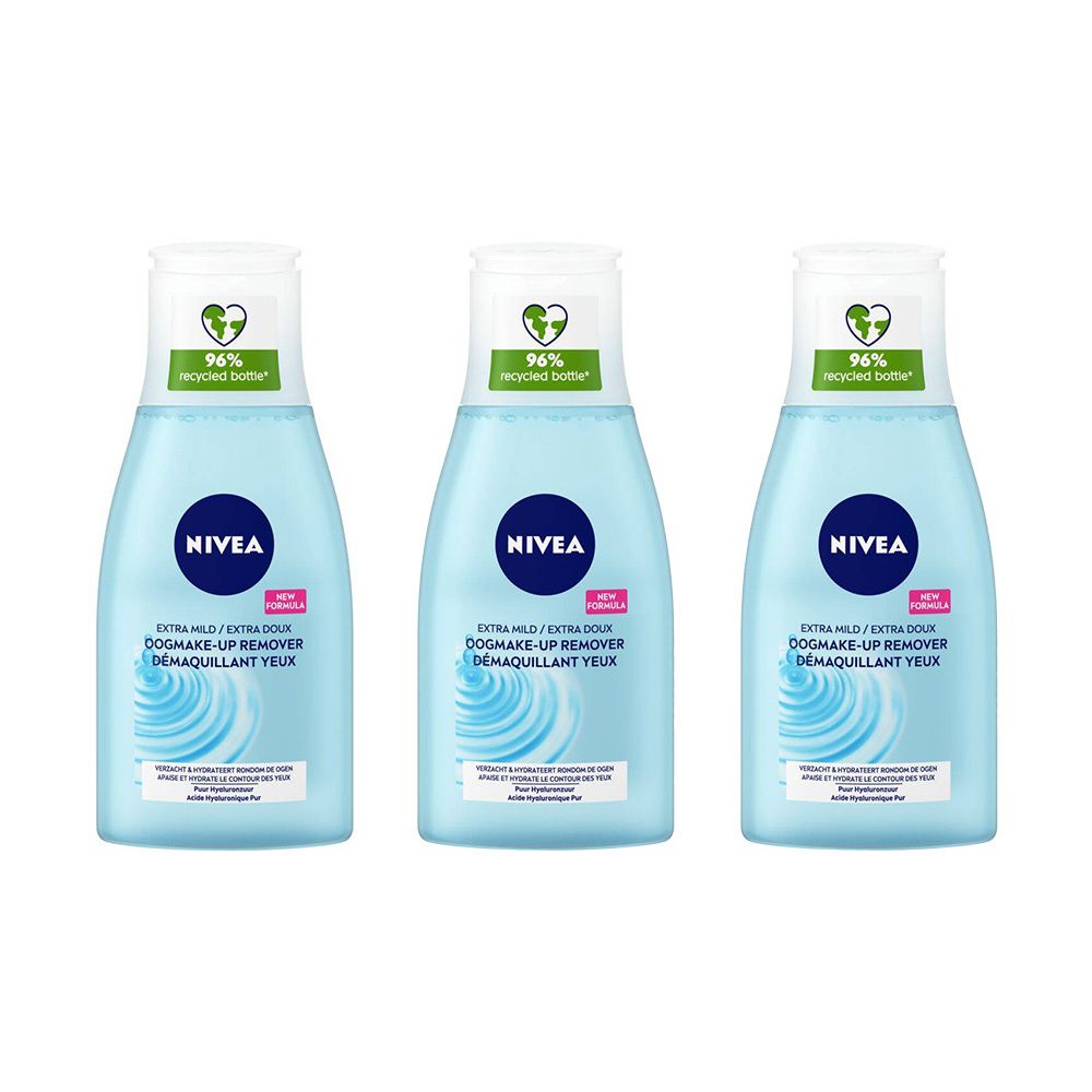 Trois flacons de démaquillant pour les yeux NIVEA. Flacons bleu clair avec bouchon blanc. Inscription : 96% bouteille recyclée.