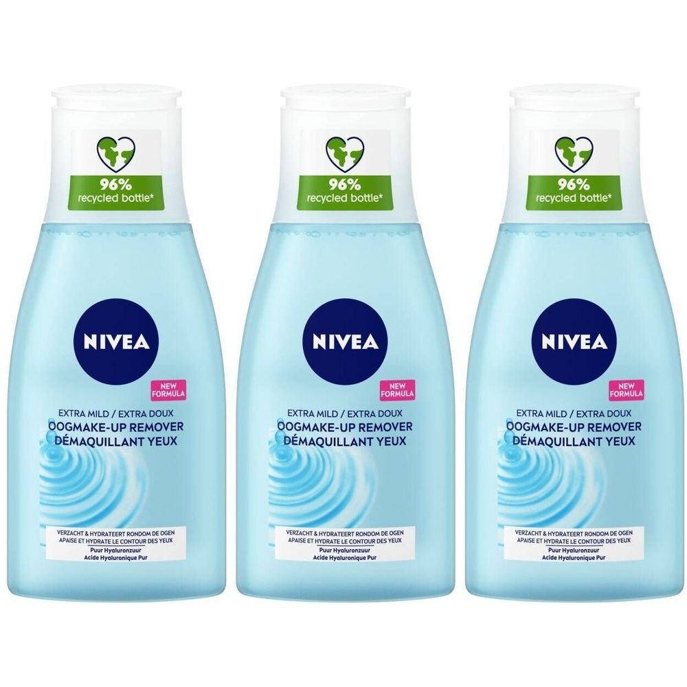 Drei Flaschen NIVEA Augen-Make-up-Entferner. Hellblaue Flaschen mit weißem Deckel. Aufschrift: 96% recycelte Flasche.