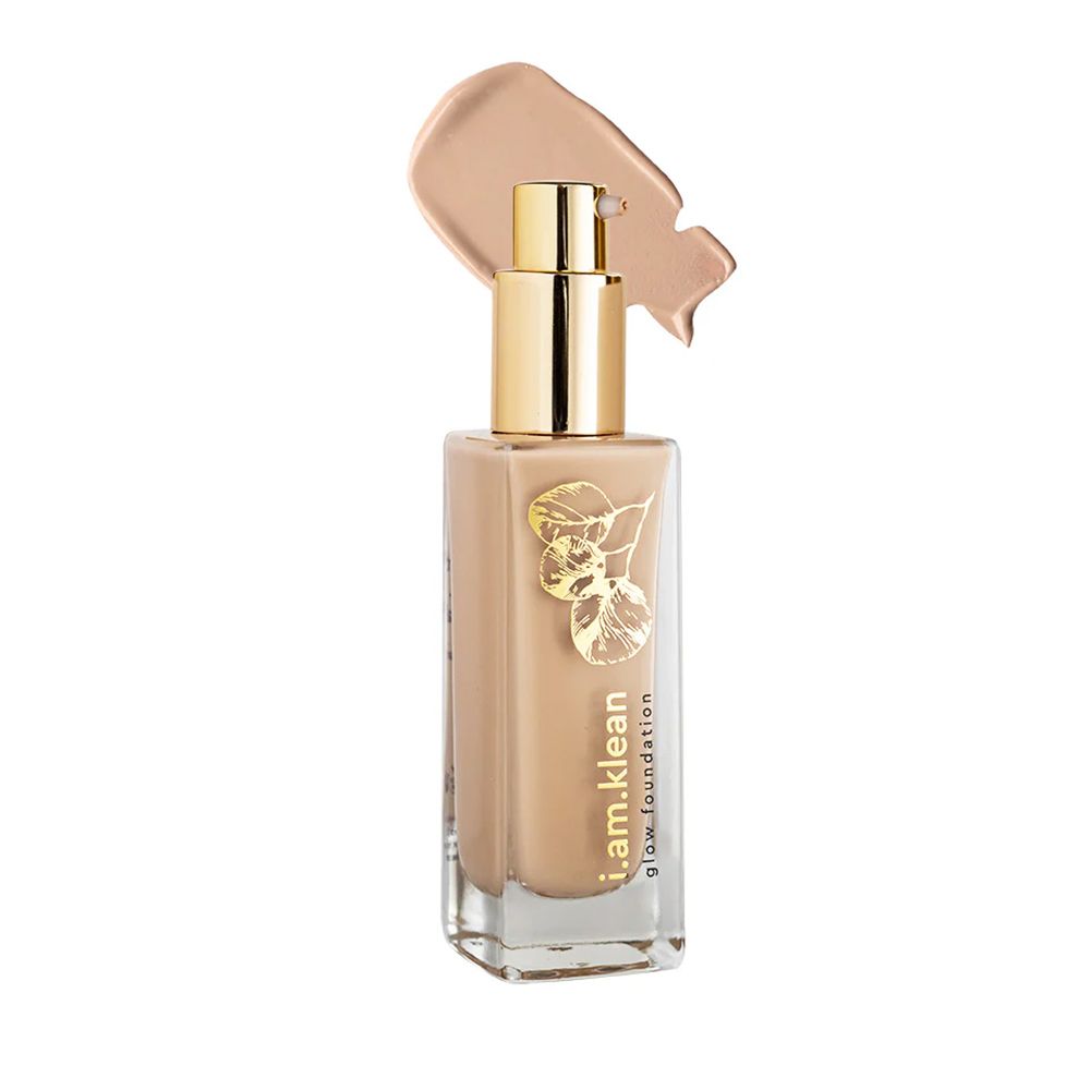Fond de teint avec applicateur et échantillon de couleur. Inscription : i.am.klean glow foundation.