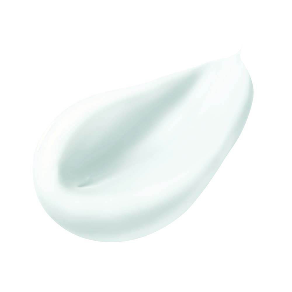 Crème étalée. La crème est blanche.