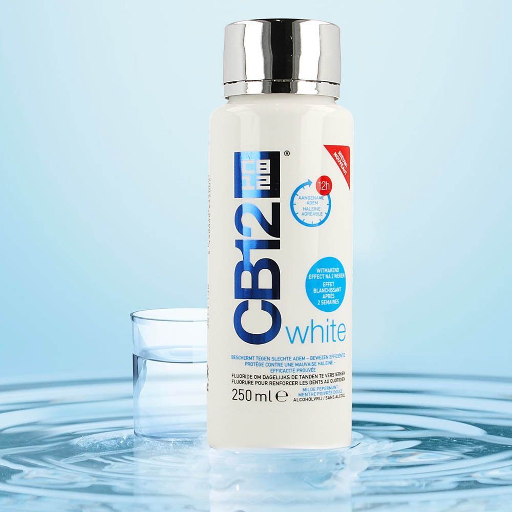 Fond bleu avec de l'eau. Logo: Sans 0% alcool. 95% d'origine naturelle.