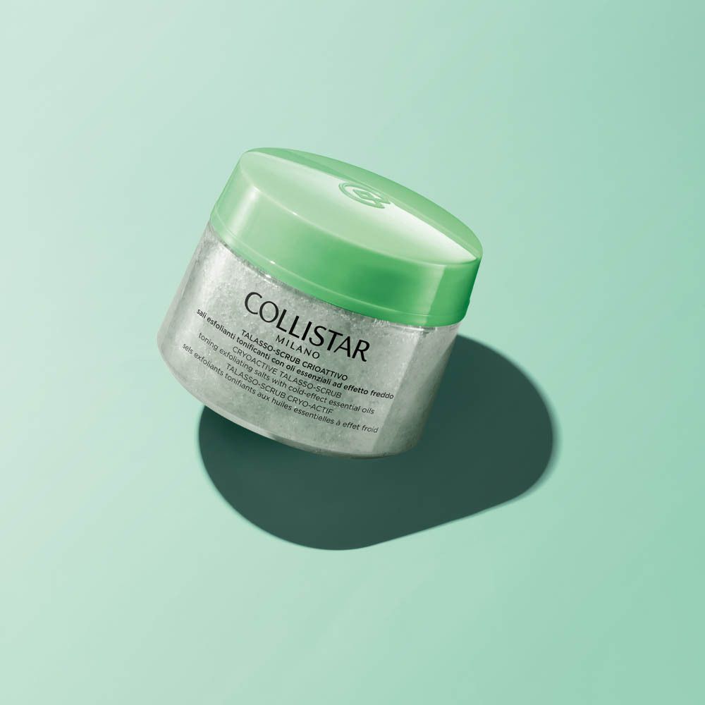Pot vert avec gommage blanc-vert, en biais. Inscription : COLLISTAR, TALASSO-SCRUB.