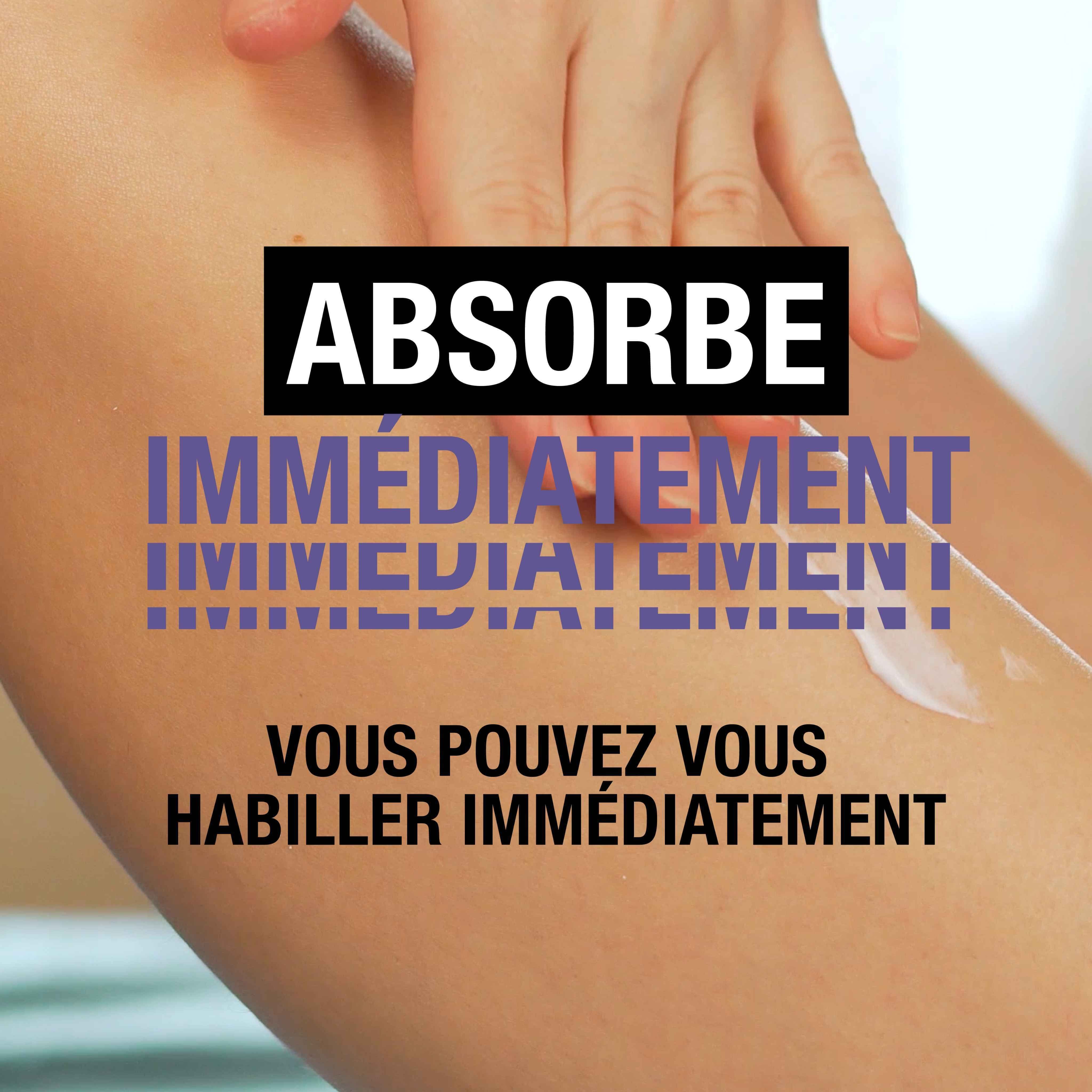 Main sur la jambe. Texte: Absorbe immédiatement. Vous pouvez vous habiller immédiatement.