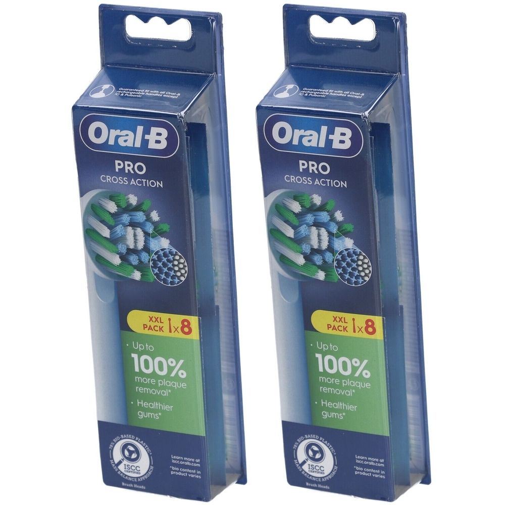 Zwei Packungen Zahnbürstenköpfe. Verpackung mit Oral-B-Logo, Produktname und 'XXL Pack 1x8'. Blaue und grüne Borsten sichtbar.