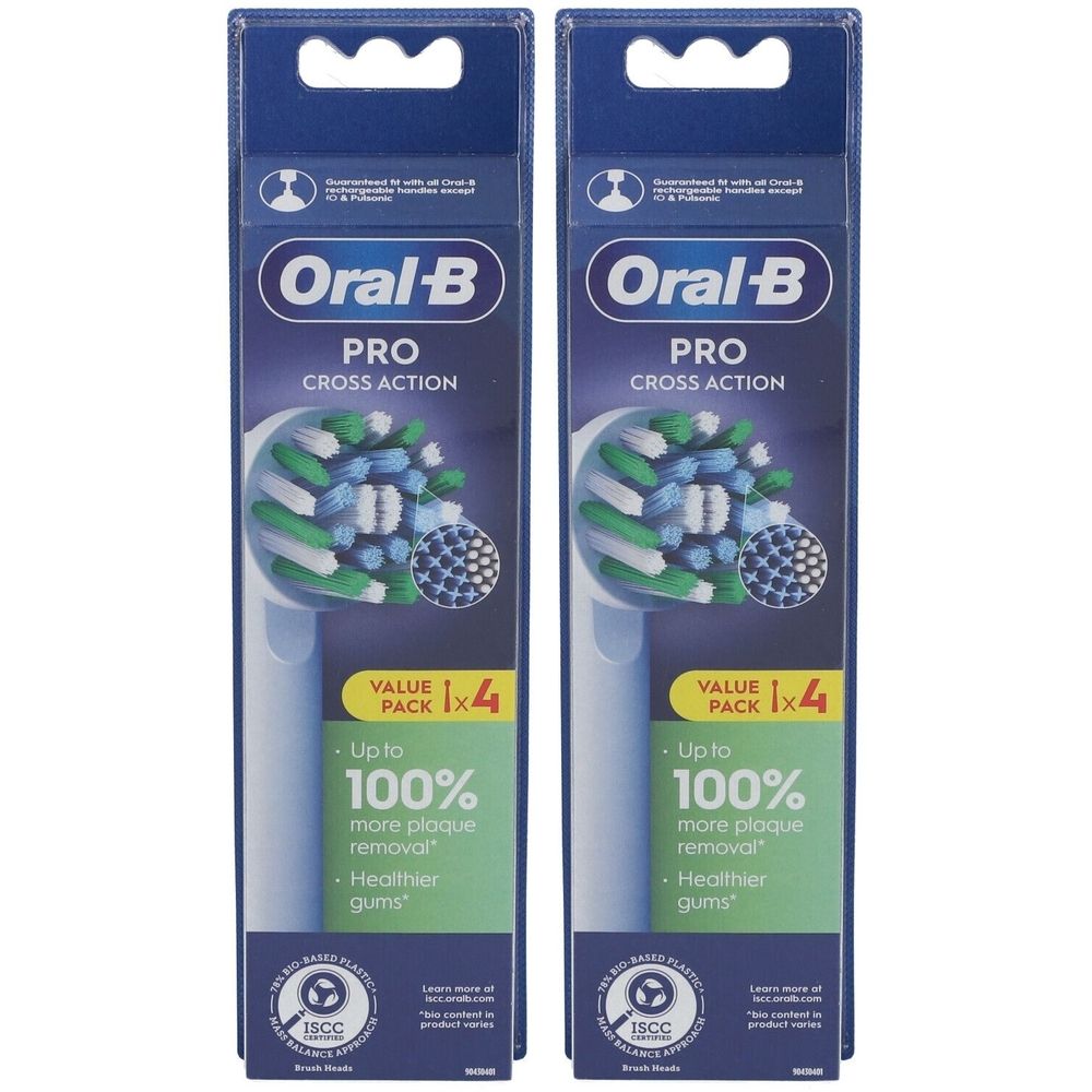 Zwei Packungen ORAL-B Pro Cross Action Ersatzbürstenköpfe x4. Blaue Verpackung mit Produktabbildung und Text. Sichtbar: 100% mehr Plaqueentfernung.