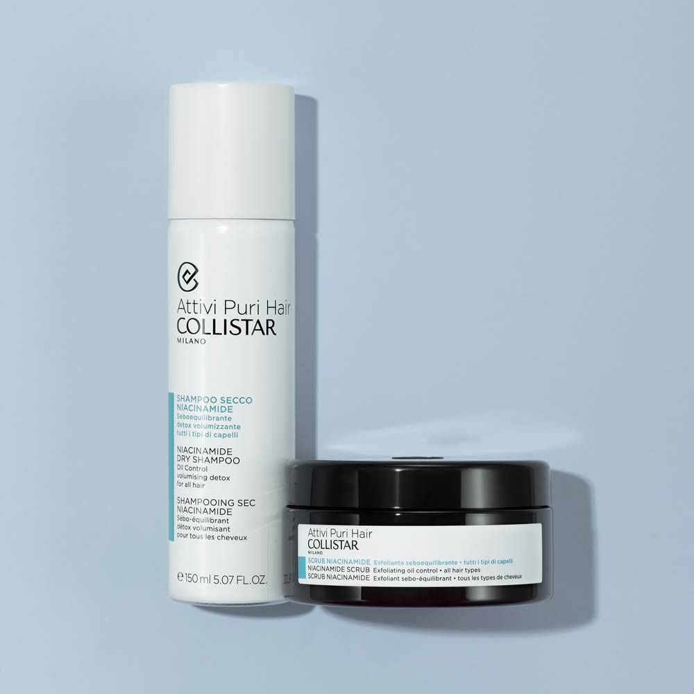 Spray blanc avec bouchon blanc. Inscription : Collistar, Shampooing Sec Niacinamide.