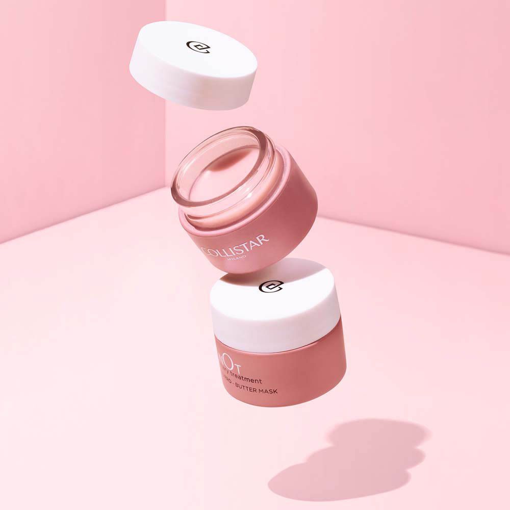 Trois pots roses avec couvercle blanc. Inscription : COLLISTAR, NOT, MASCHERA BURRO - BUTTER MASK.