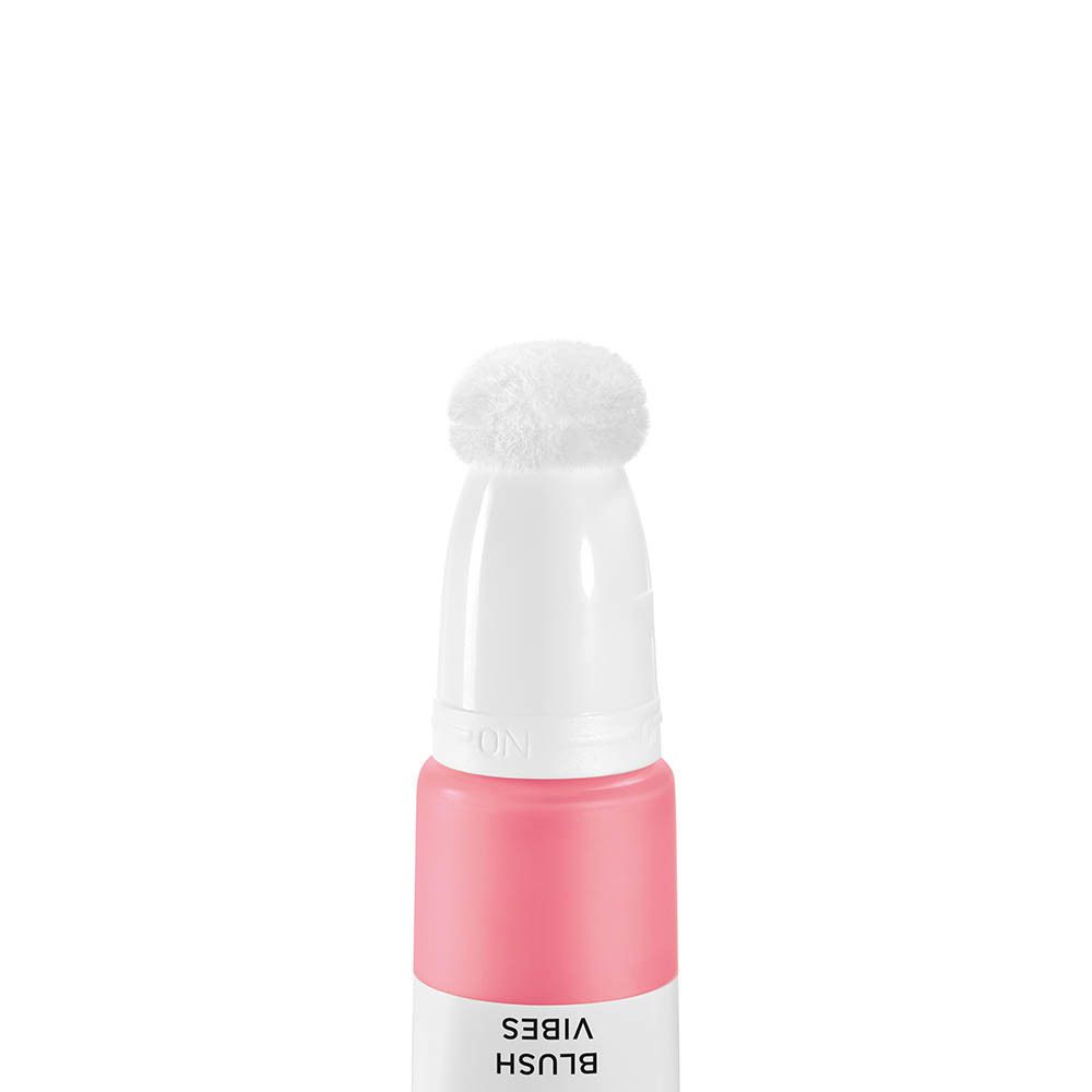 Gros plan de l'applicateur. Applicateur blanc sur tube rose. Texte: Blush Vibes.
