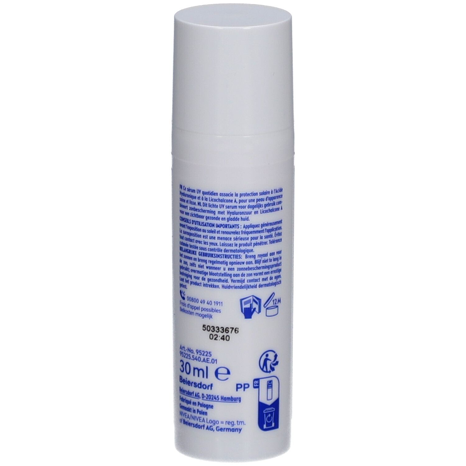 Weiße Flasche mit Text. NIVEA Sun 2 in 1 Primer Daily UV Serum SPF50+. Detailansicht.