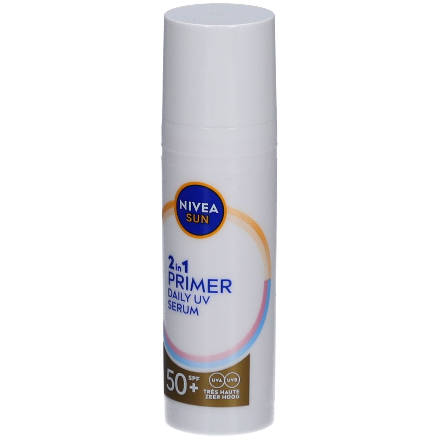 Weiße Flasche mit NIVEA Sun 2 in 1 Primer Daily UV Serum SPF50+. Blaue, gelbe und rosa Elemente.
