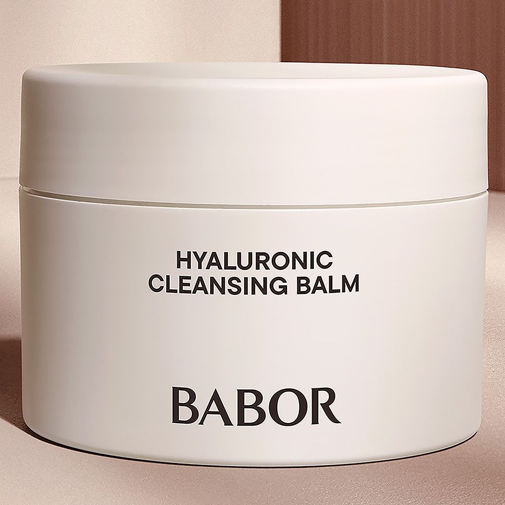 Pot blanc avec texte noir: HYALURONIC CLEANSING BALM et BABOR. Couvercle sur le pot.
