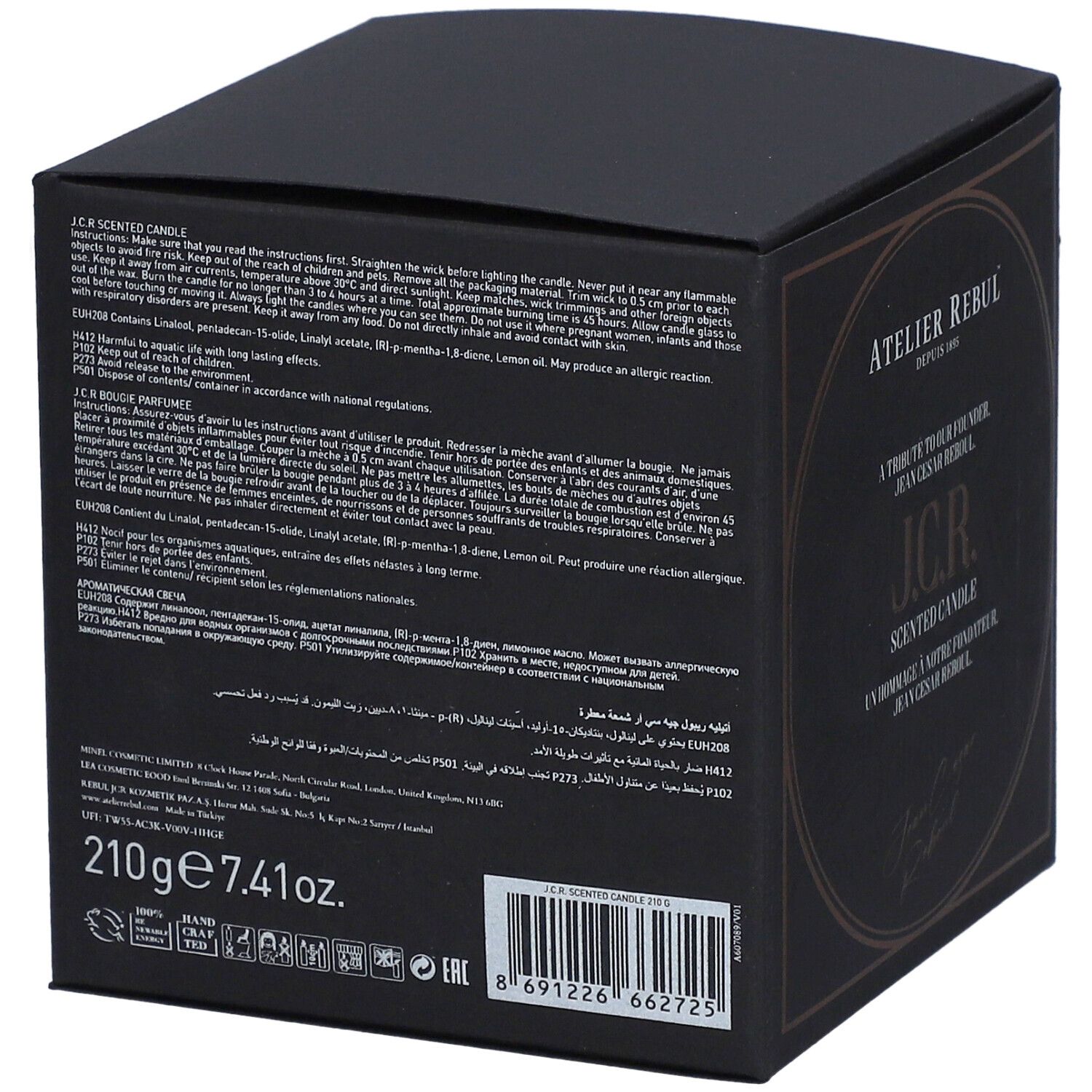 Schwarze Schachtel mit Text und Barcode. Text: Atelier Rebul, J.C.R. Scented Candle. 210g 7.41oz. Warnhinweise.