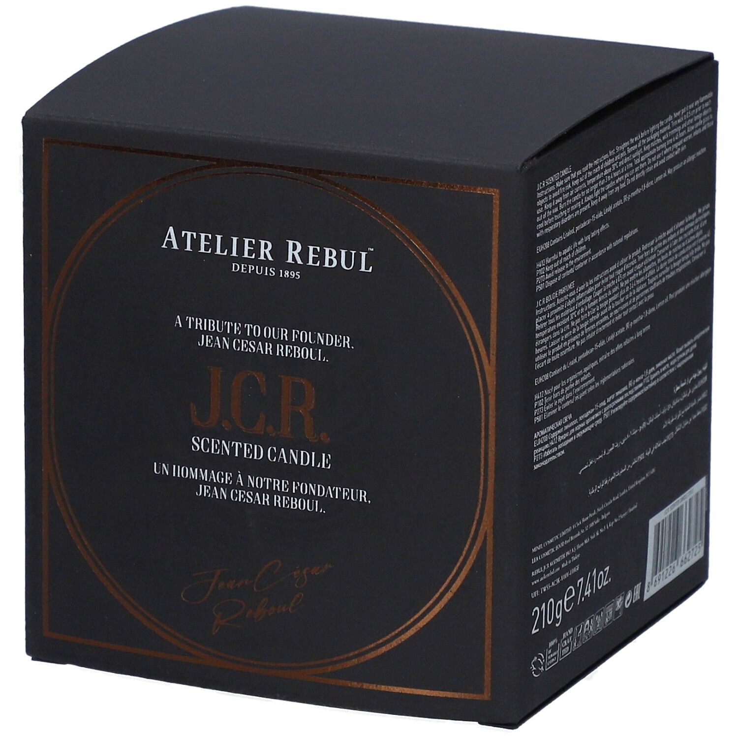 Schwarze quadratische Schachtel mit goldfarbenem Aufdruck. Text: Atelier Rebul, J.C.R. Scented Candle. 210g 7.41oz.