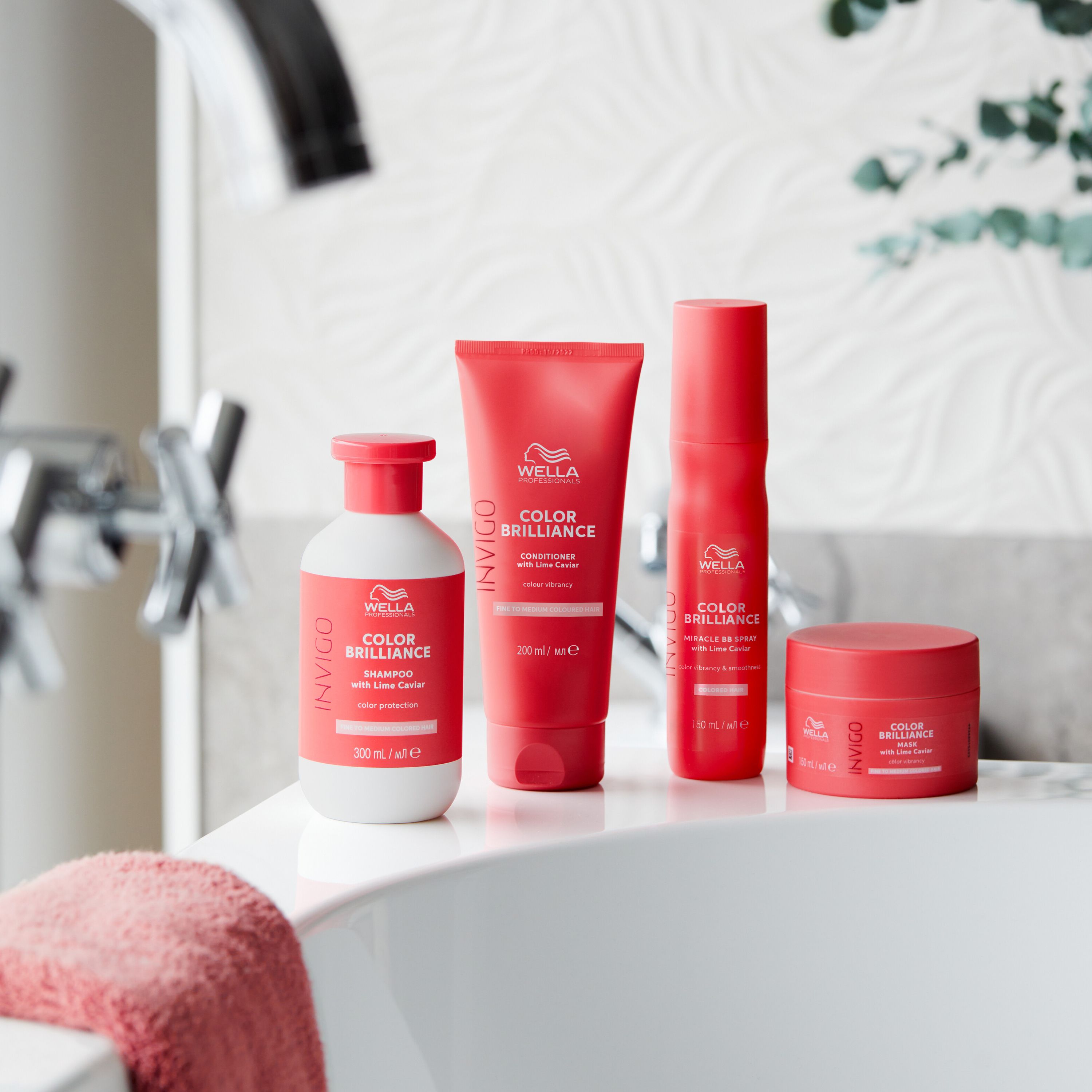 Gamme de produits Wella Invigo Color Brilliance. Comprend shampooing, après-shampooing, spray et masque.