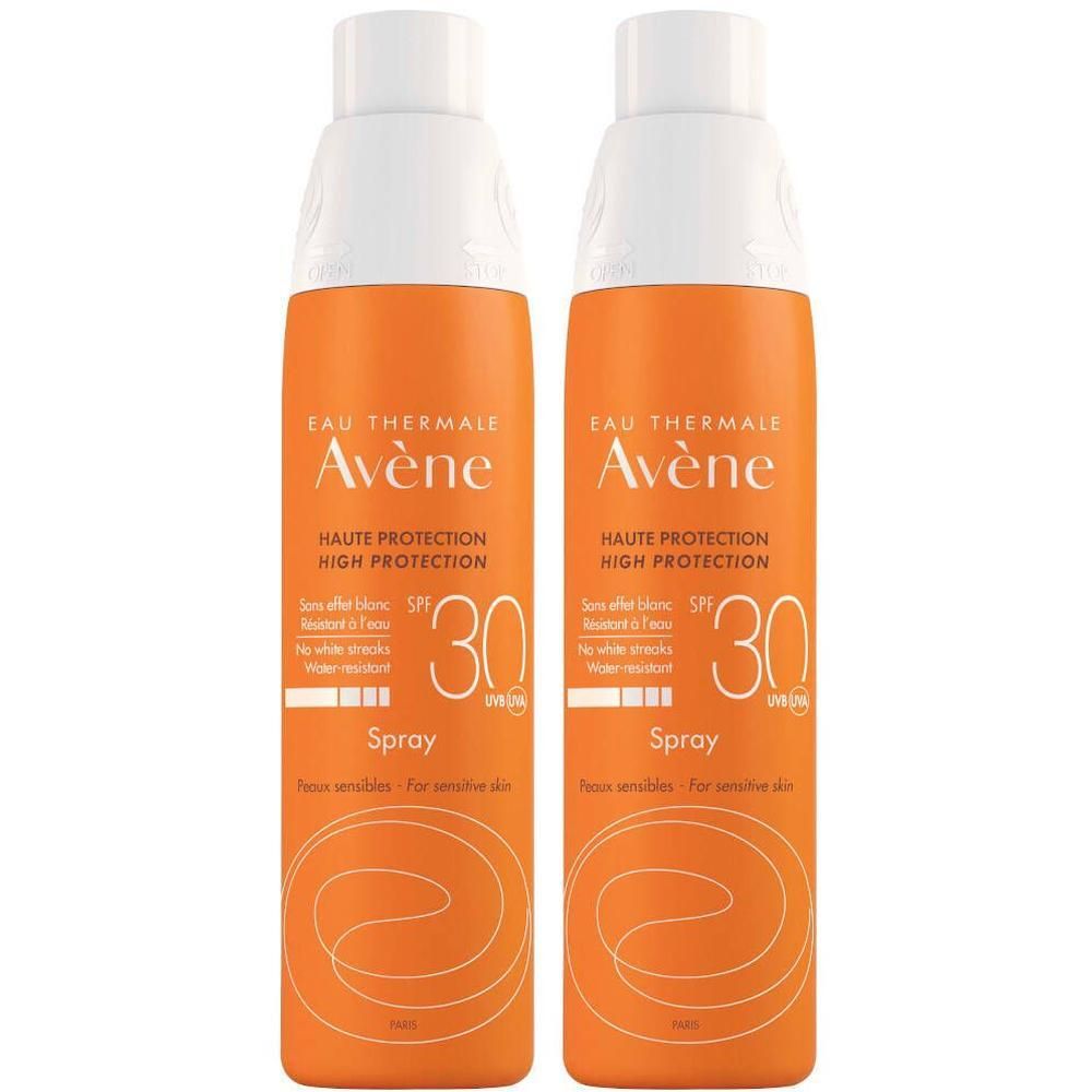 Zwei orangefarbene Sprays mit weißem Deckel. Aufschrift: Eau Thermale Avène, SPF 30, Sonnenspray. Für empfindliche Haut.