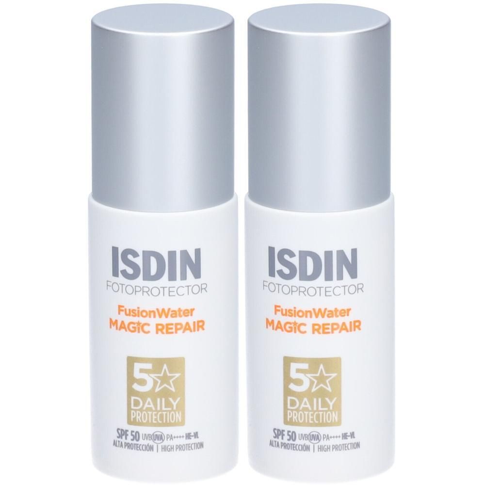 Zwei weiße Flaschen mit silbernen Kappen. Aufschrift: ISDIN Fotoprotector Fusion Water Magic Repair.