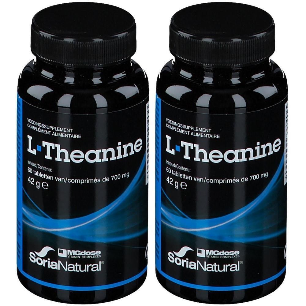 Zwei Flaschen L-Theanin-Nahrungsergänzungsmittel. Schwarze Flaschen mit blauen Etiketten. Text: L-Theanin, 60 Tabletten, 42 g, Soria Natural.