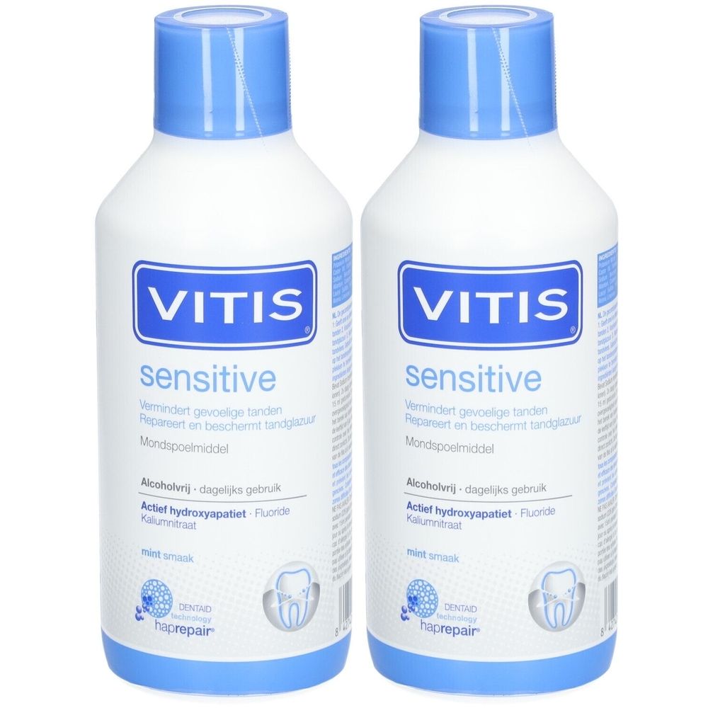 Zwei Flaschen VITIS sensitive Mundspülung. Weißes Etikett mit blauem Logo und Schriftzug. Enthält Informationen und Logos.