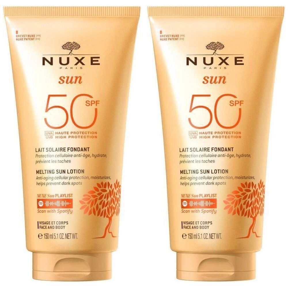 Zwei Tuben Nuxe Sun Lait Solaire Fondant SPF50. Beige-farbene Tuben mit Schriftzug und SPF 50. Für Gesicht und Körper.