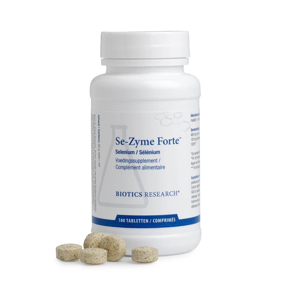 Un flacon blanc de Se-Zyme Forte™ avec étiquette bleue et quatre comprimés devant.
