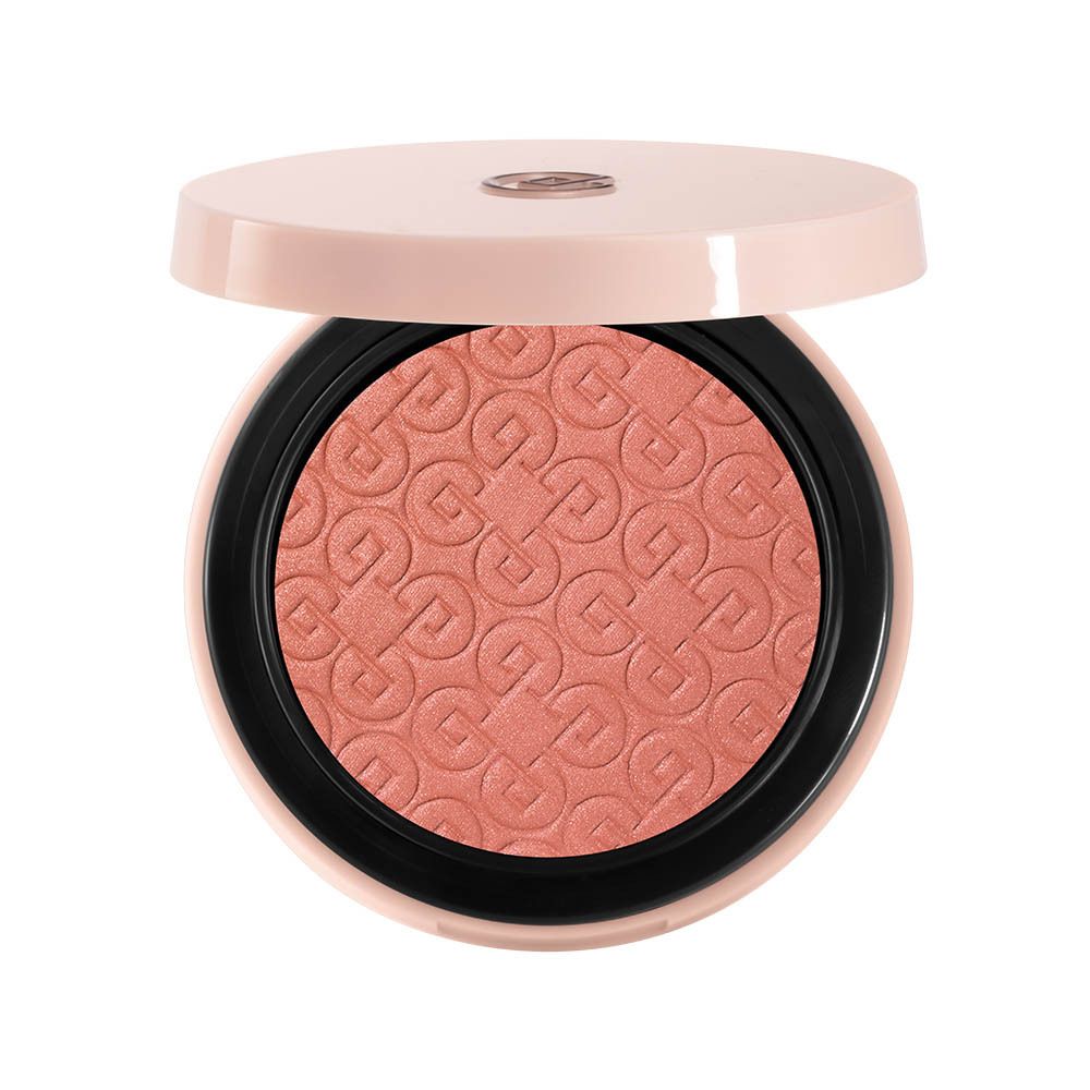 Boîtier de blush rond ouvert. Teinte rose avec motif en relief. Couvercle ouvert.