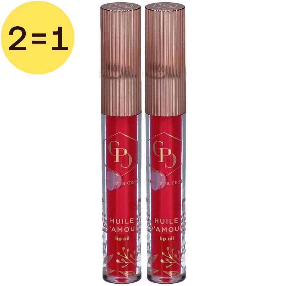 Zwei Lip Oil Flaschen mit roter Flüssigkeit. Goldfarbene Kappen und Schriftzug. Aufkleber mit "2=1".