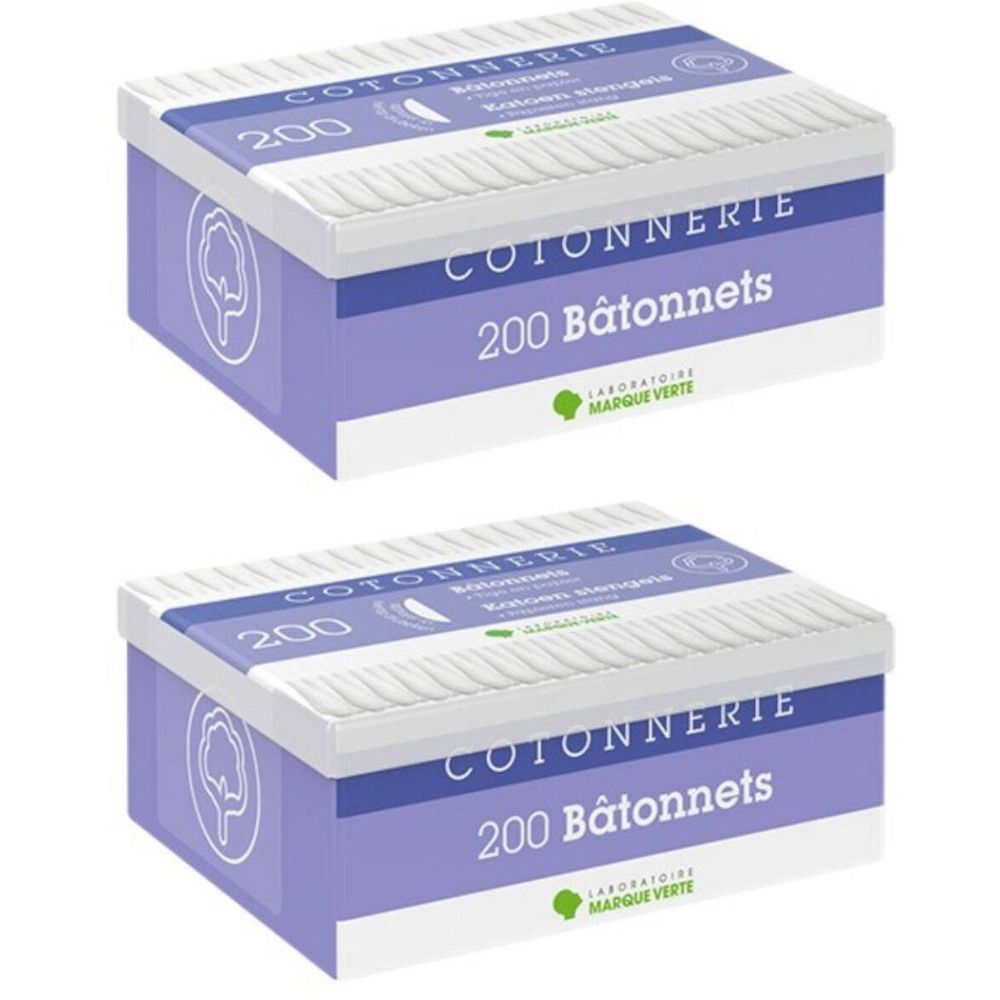 Zwei Packungen Wattestäbchen. Lila und weiße Kartons mit Text: 200 Stäbchen, Baumwolle, Marque Verte.