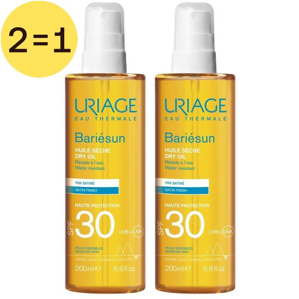 Zwei Flaschen Uriage Bariésun Huile Sèche SPF30. Gelbe Flüssigkeit in Sprühflaschen mit weißem Deckel. Aufschrift: HAUTE PROTECTION 30.
