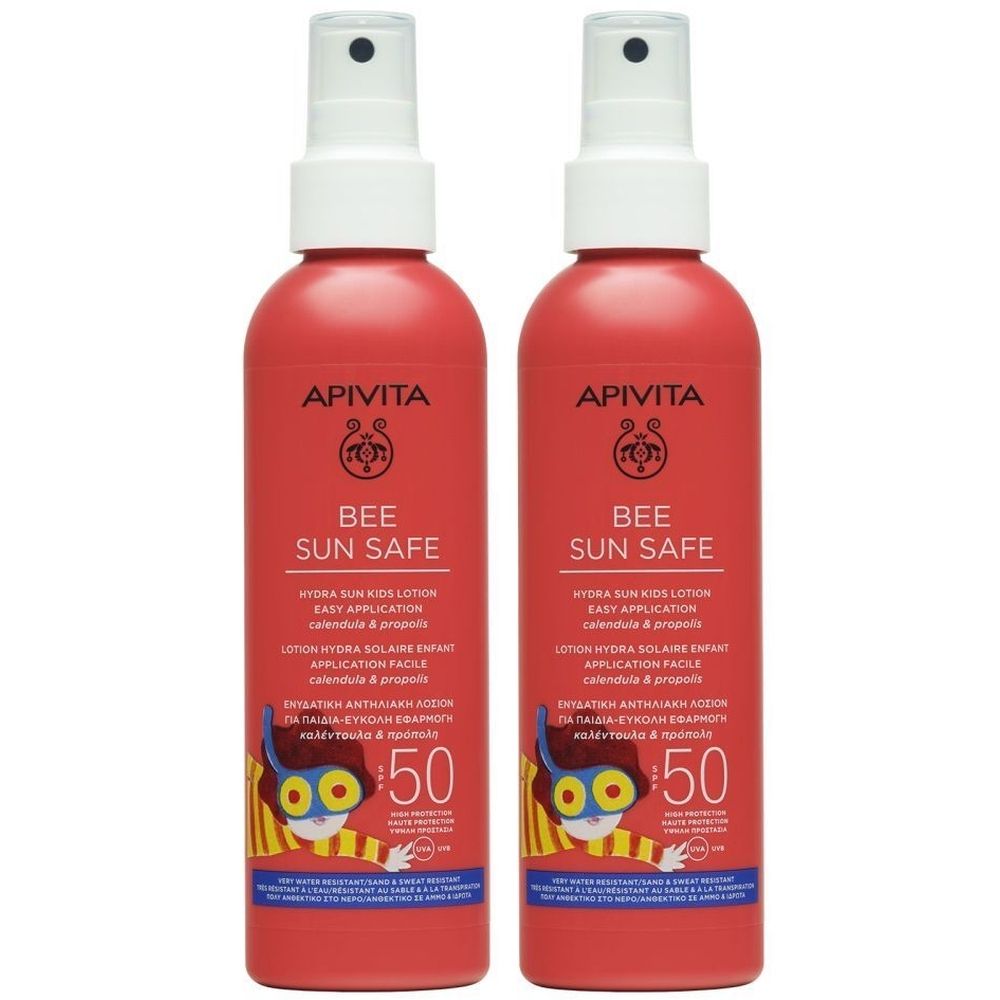 Deux flacons rouges avec vaporisateur blanc. Inscription: Apivita Bee Sun Safe, SPF 50. Impression: Hydra Sun Kids Lotion, Calendula & Propolis.
