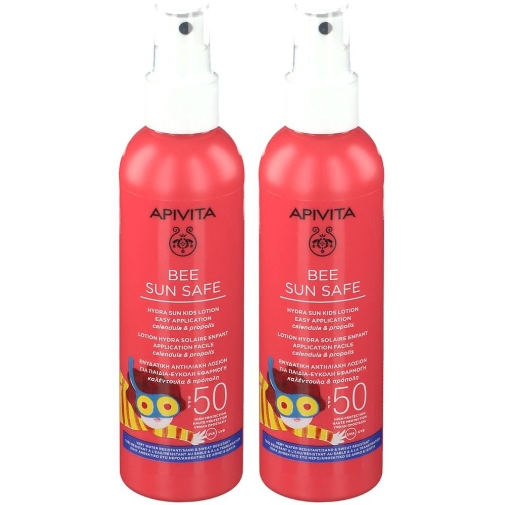 Zwei rote Flaschen mit weißem Sprühkopf. Aufschrift: Apivita Bee Sun Safe, SPF 50. Aufdruck: Hydra Sun Kids Lotion, Calendula & Propolis.