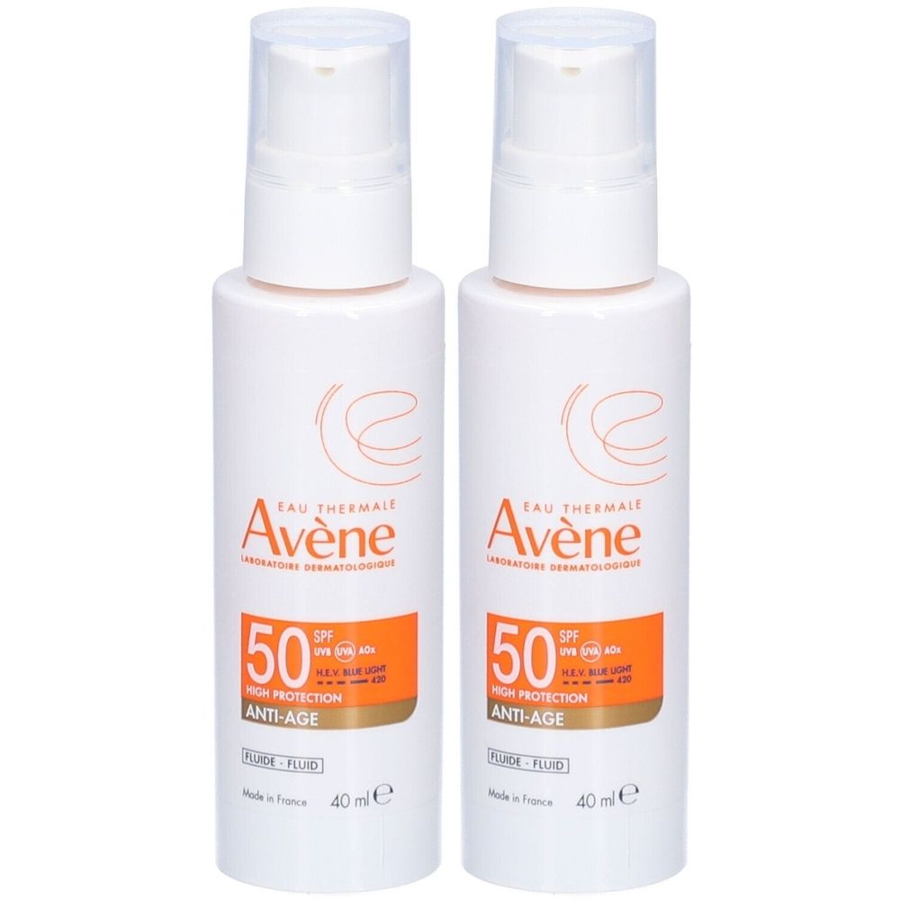 Zwei weiße Flaschen mit Pumpaufsatz. Aufschrift: Avène, SPF 50, Anti-Age. Orangefarbene Akzente. 40 ml.
