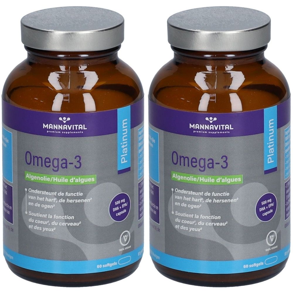 Zwei braune Glasflaschen mit silbernen Deckeln. Auf den Etiketten steht "MANNAVITAL Omega-3". Text in Deutsch, Niederländisch und Französisch.