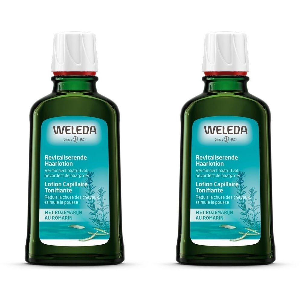 Zwei grüne Flaschen mit weißem Deckel. Aufschrift: Weleda Revitalisierende Haarlotion. Mit Rosmarin. Flaschen stehen nebeneinander.