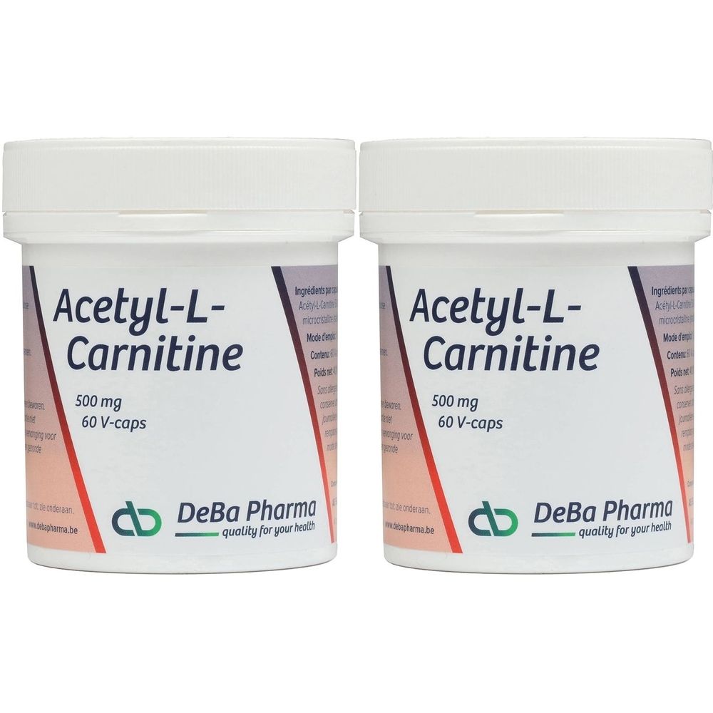Deux pots blancs avec couvercles. Inscription: Acetyl-L-Carnitine 500 mg, 60 V-caps. Marque: DeBa Pharma.