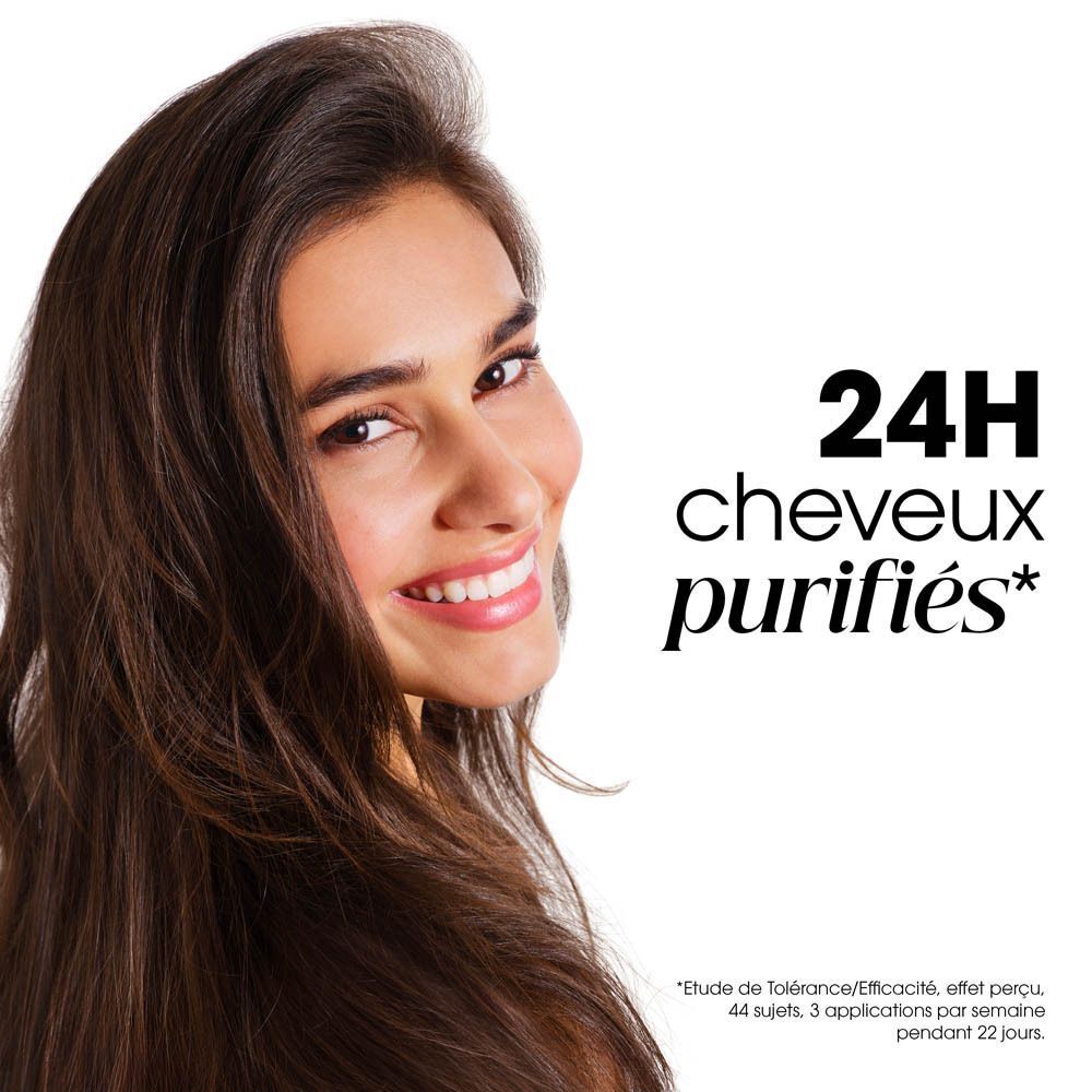 Femme souriante aux longs cheveux bruns. Texte: 24H cheveux purifiés.