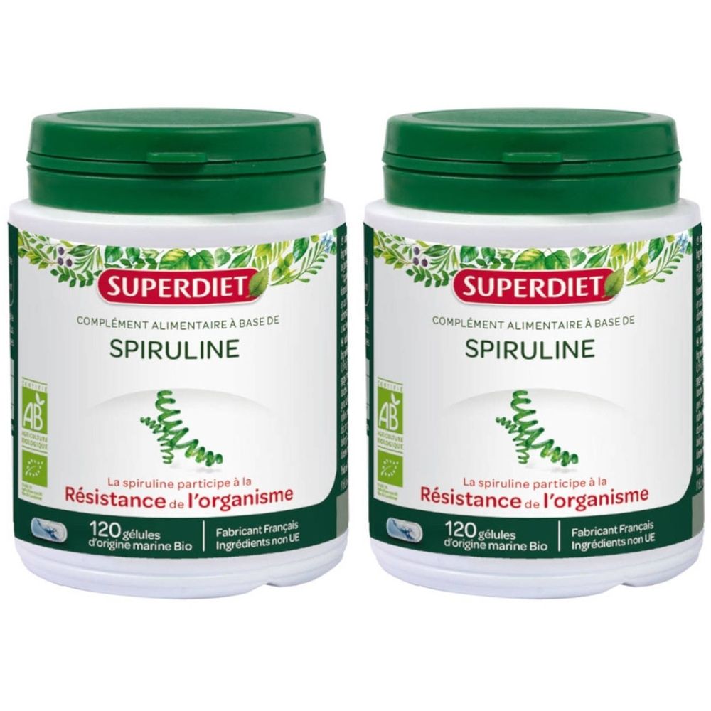 Zwei weiße Behälter mit grünem Deckel. Aufschrift: Superdiet Spiruline Bio. AB-Bio-Siegel. Text in französischer Sprache.
