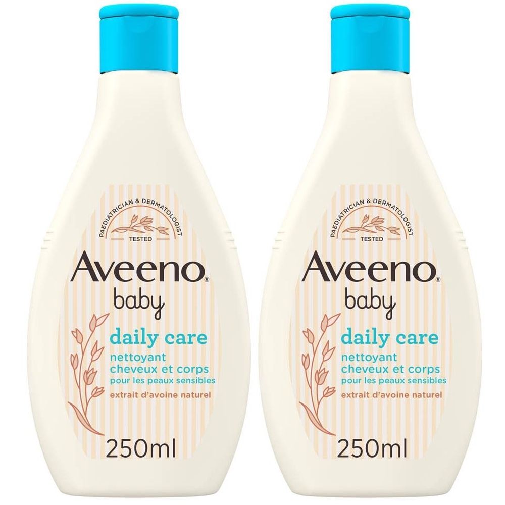 Deux flacons de nettoyant Aveeno Baby Daily Care cheveux et corps. Flacons beiges avec bouchons bleus. Inscription: Aveeno Baby, 250ml.