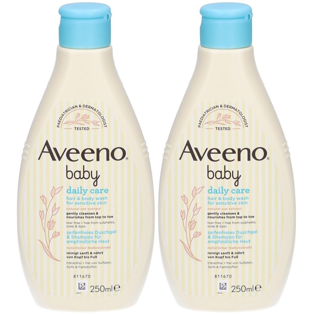 Deux flacons de nettoyant Aveeno Baby Daily Care cheveux et corps. Flacons beiges avec bouchons bleus. Inscription: Aveeno Baby, 250ml.