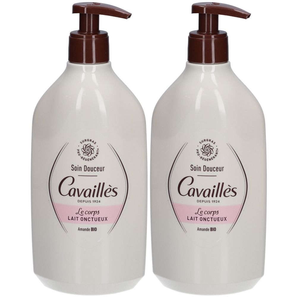 Zwei weiße Flaschen mit braunen Pumpaufsätzen. Aufschrift: Soin Douceur, Cavaillès, Le corps, Lait Onctueux.