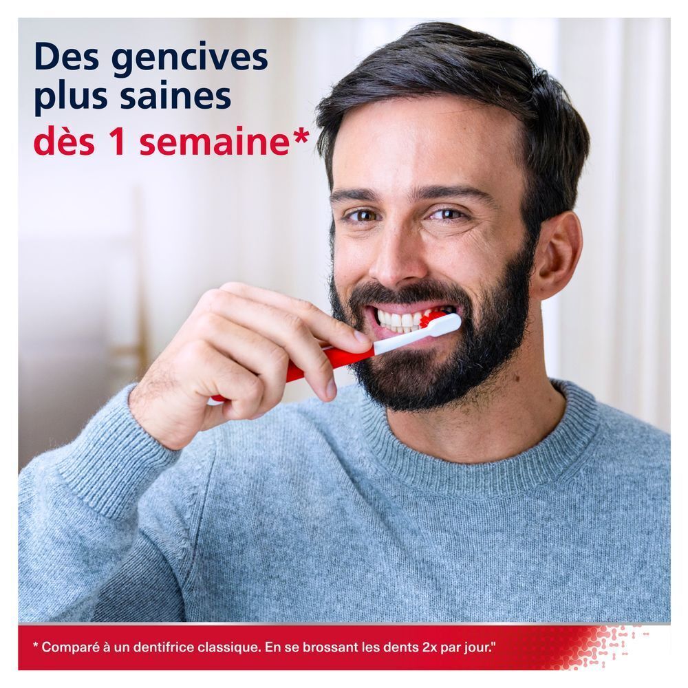 Un homme se brosse les dents. Texte : Des gencives plus saines dès 1 semaine.