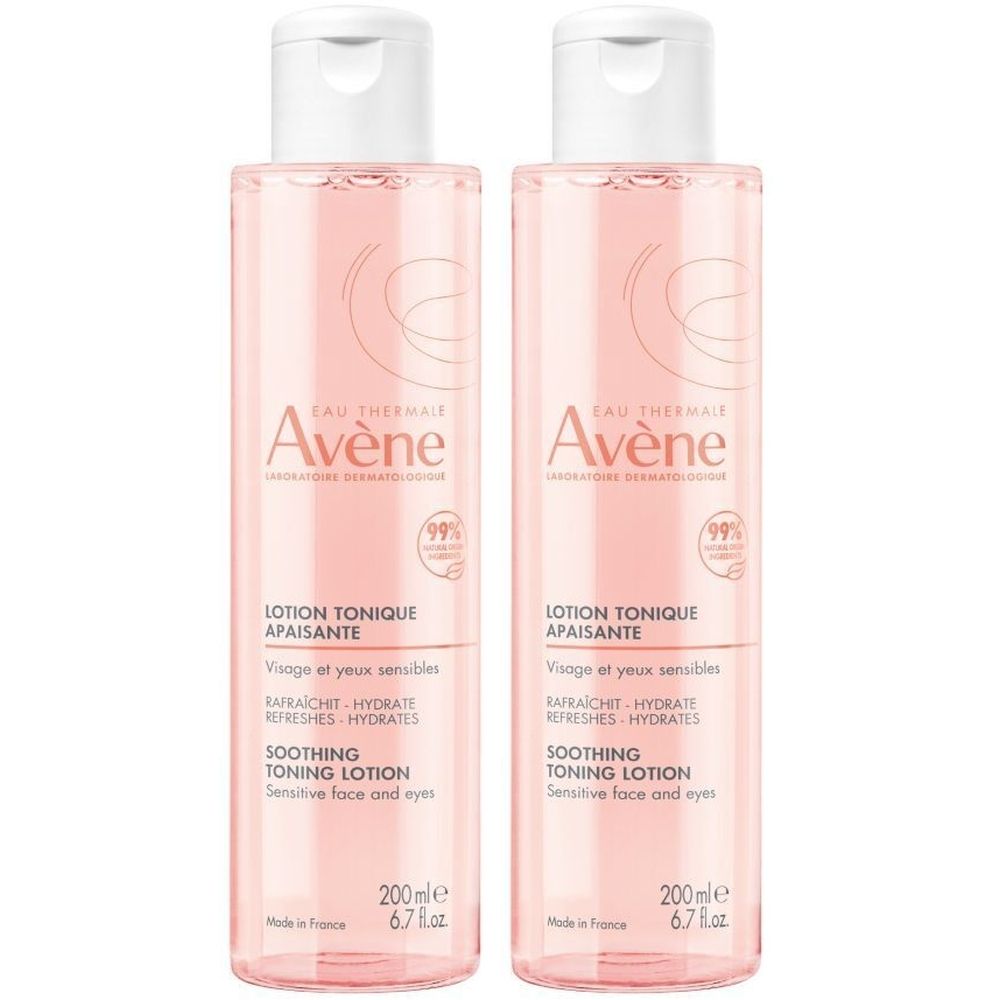 Deux flacons de lotion Avène. Liquide rose, bouchon blanc. Inscription: Lotion tonique apaisante, Visage et yeux sensibles.