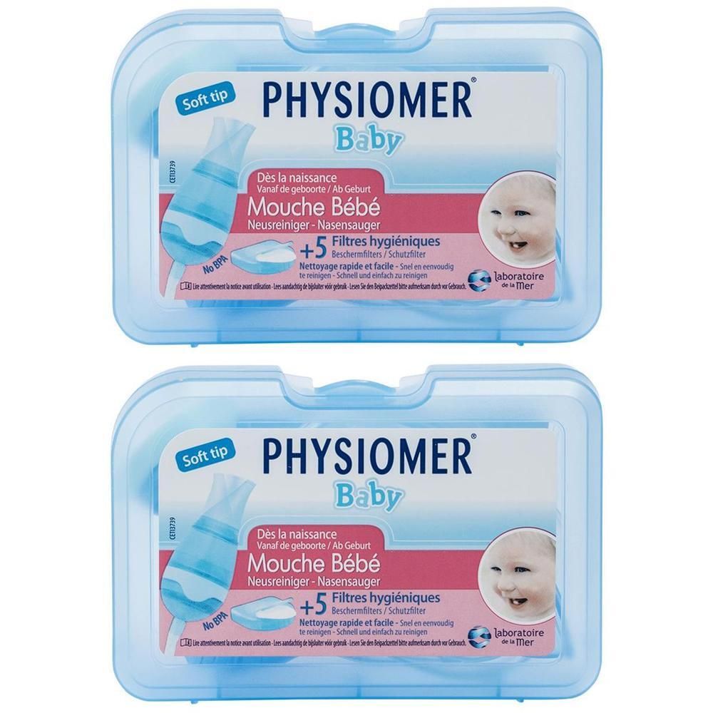 Zwei blaue Kunststoffboxen mit Physiomer Baby Nasenreiniger. Aufschrift: Physiomer Baby, Mouche Bébé, +5 Filter.